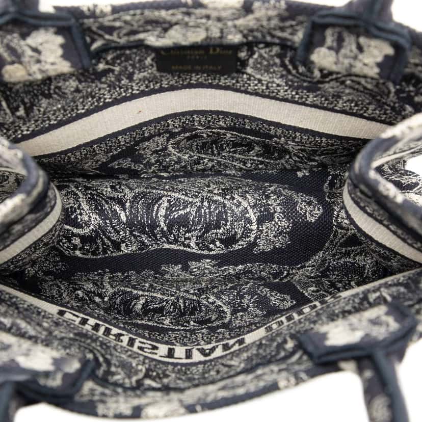 Dior Small Canvas Embroidered Reverse Dioriviera Toile De Jouy Book Tote Blue Canvas Good condition - Model View