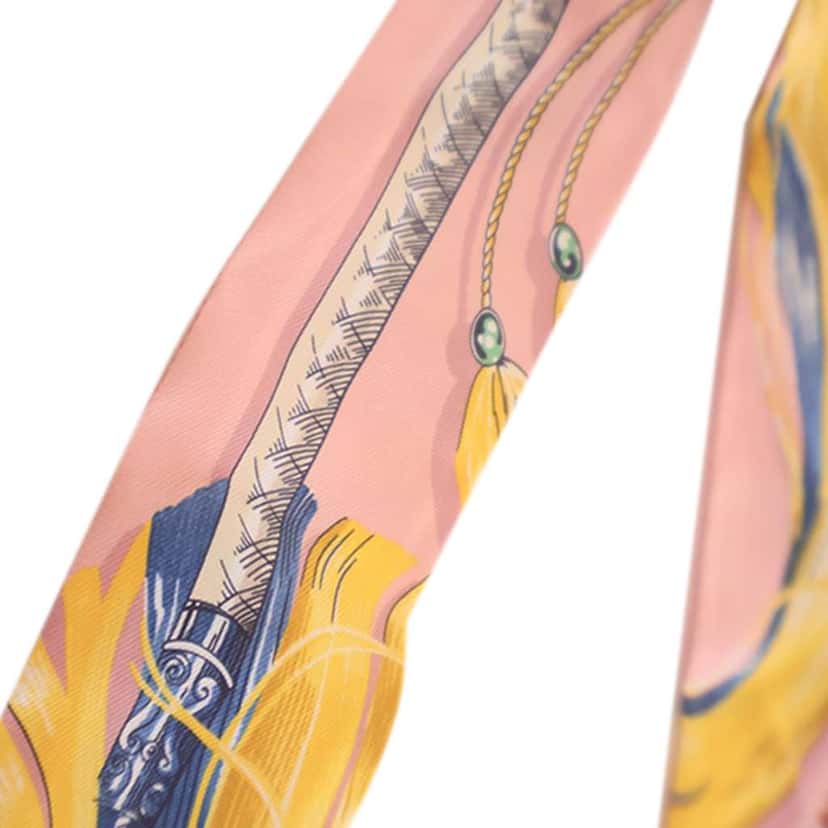 Hermès Cavalcades Silk Twilly Scarf Pink Silk Good condition - Model View