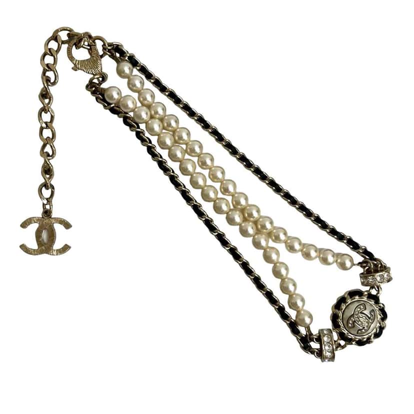 Chanel CC Gold Plated Faux Pearl and Rhinestone Medallion Chain Necklace Gold Metal Good condition - Front View
