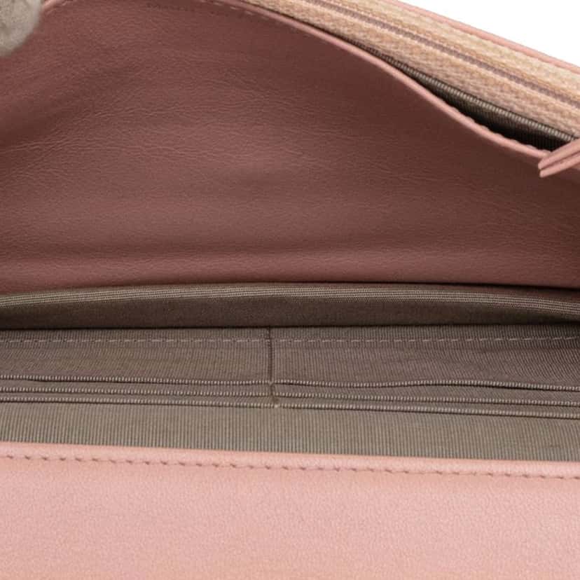 Chanel CC Caviar Wallet On Chain Pink Leather Very good condition - Model View