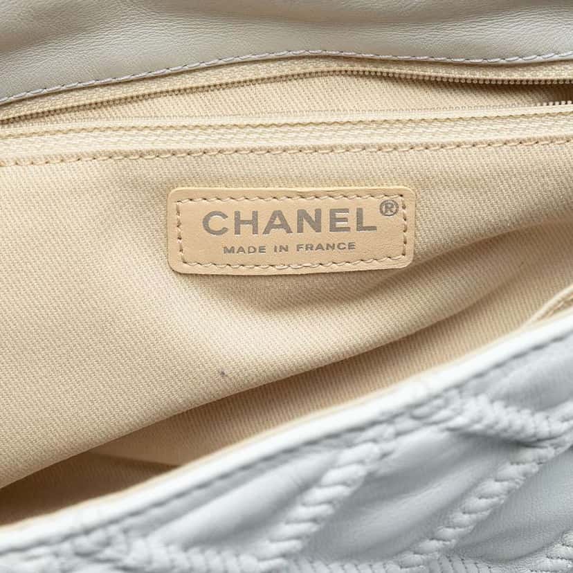 Chanel CC Quilted Calfskin Embossed Stitch Flap White Leather Good condition - Box View