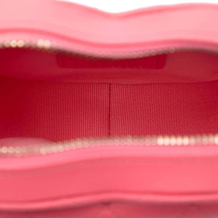 Chanel Mini Lambskin CC in Love Heart Crossbody Pink Leather Good condition - Model View