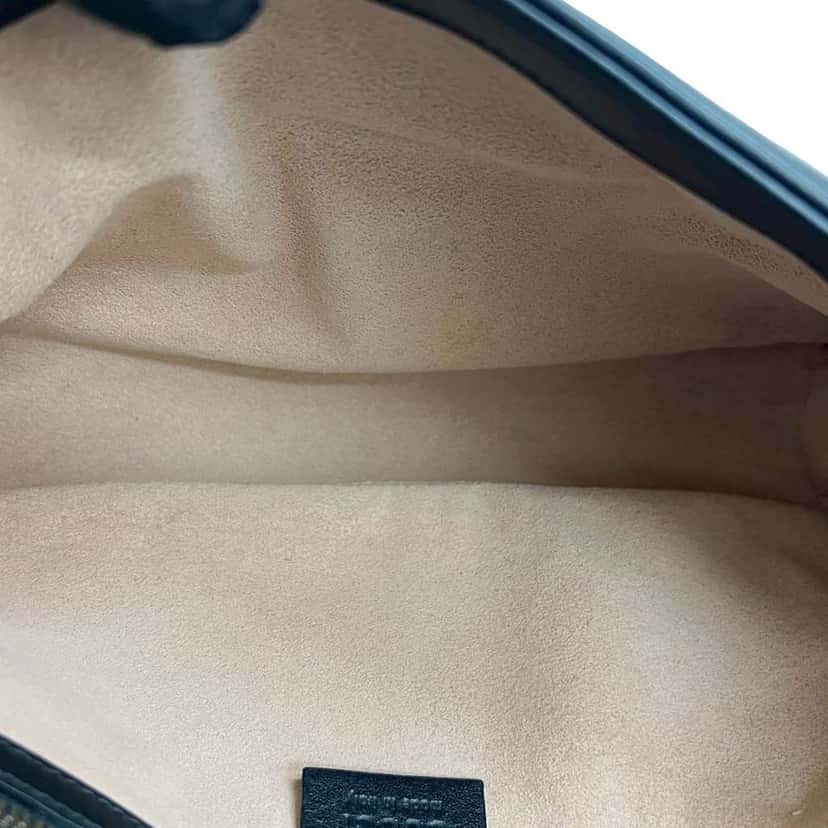 Gucci Medium GG Marmont Matelasse Leather Shoulder Bag Black Leather Good condition - Inside View