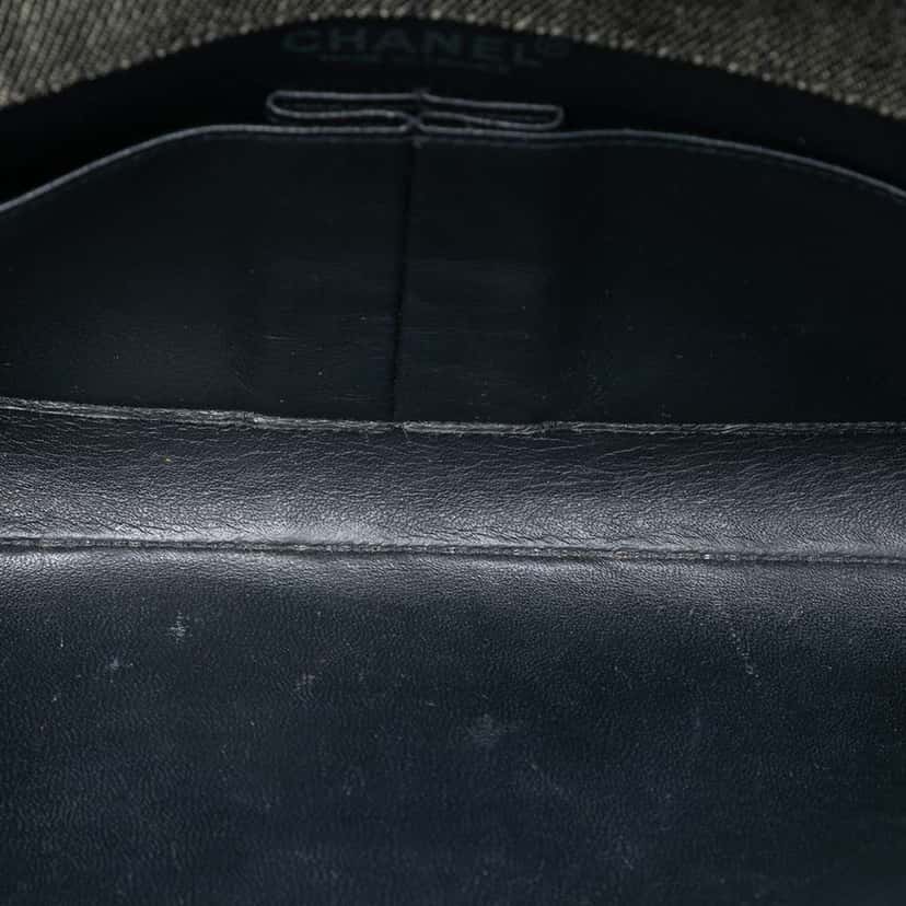 Chanel CC Choco Bar Denim Chain Flap Grey Denim Very good condition - Model View