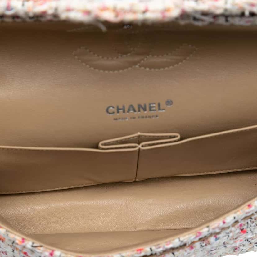 Chanel Medium Classic Tweed Double Flap White Tweed Good condition - Model View