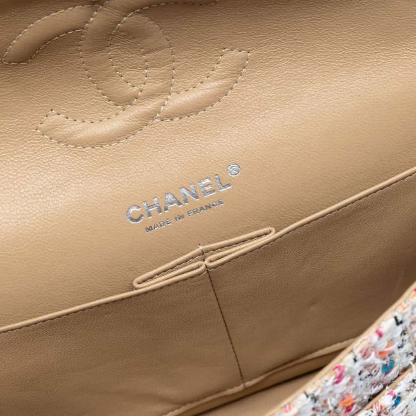 Chanel Medium Classic Tweed Double Flap White Tweed Good condition - Box View