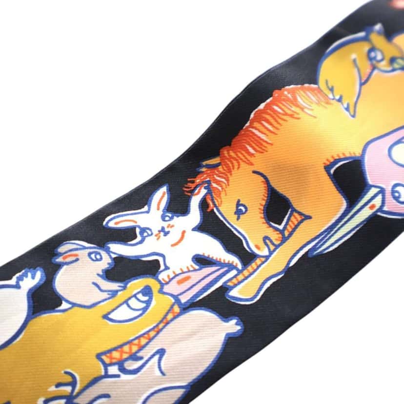 Hermès Mille Et Un Lapins Silk Twilly Scarf Black Silk Very good condition - Back View