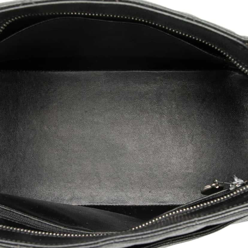Chanel Caviar Medallion Tote Black Leather Very good condition - Model View