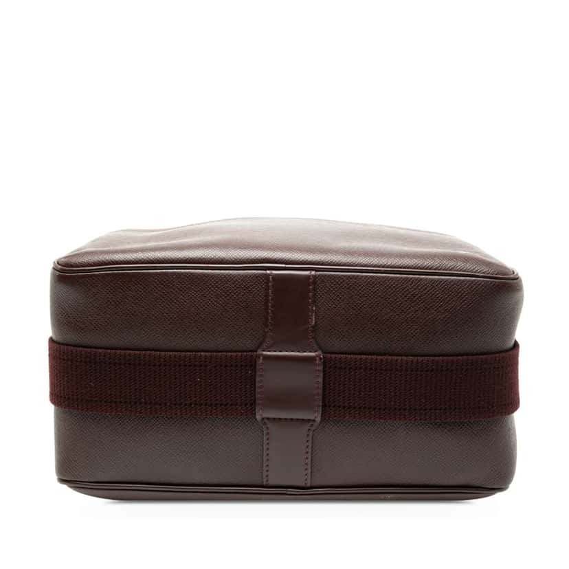 Louis Vuitton Taiga Reporter PM Red Leather Very good condition - Inside View