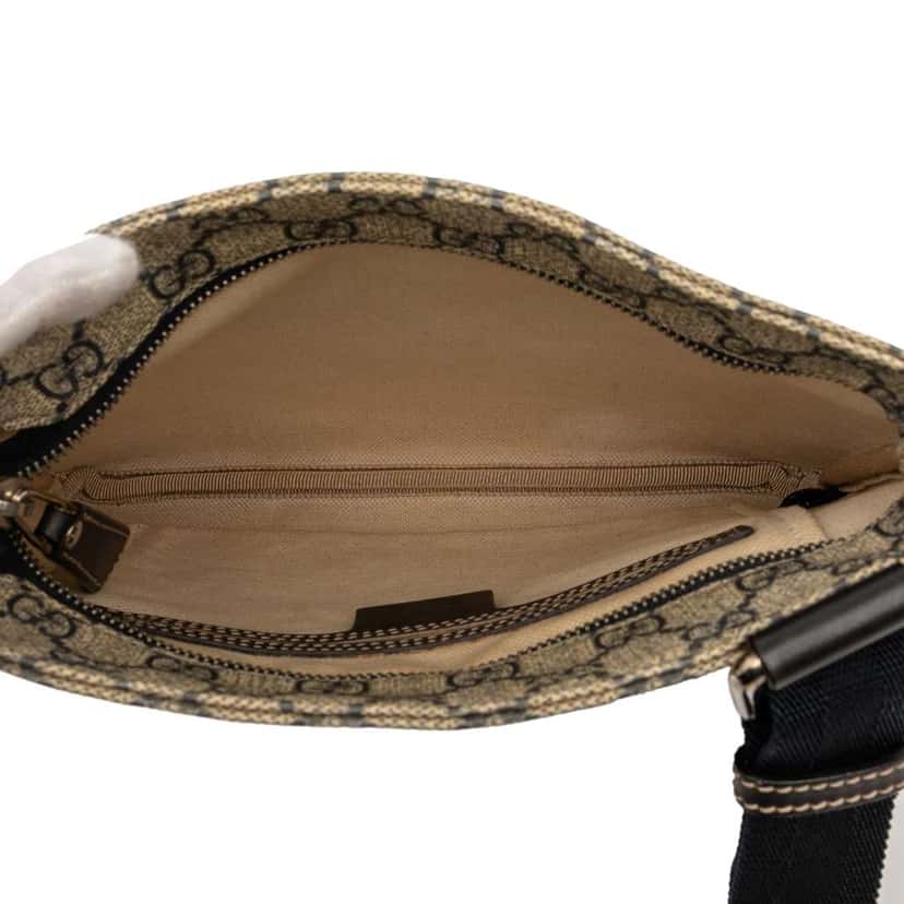 Gucci GG Supreme Crossbody Brown Canvas Good condition - Model View