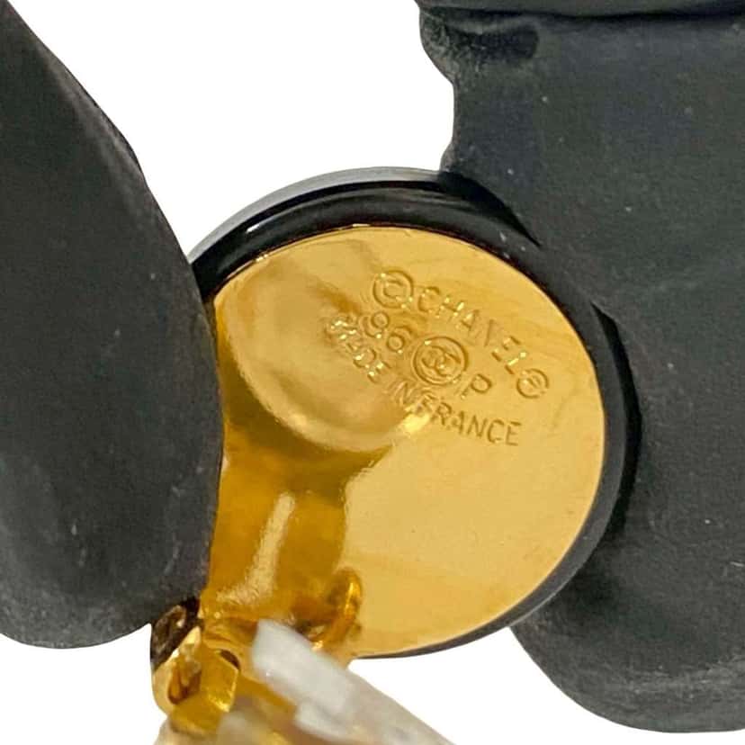 Chanel CC Gold Plated Faux Pearl and Resin Drop Earrings Gold Metal Good condition - Box View