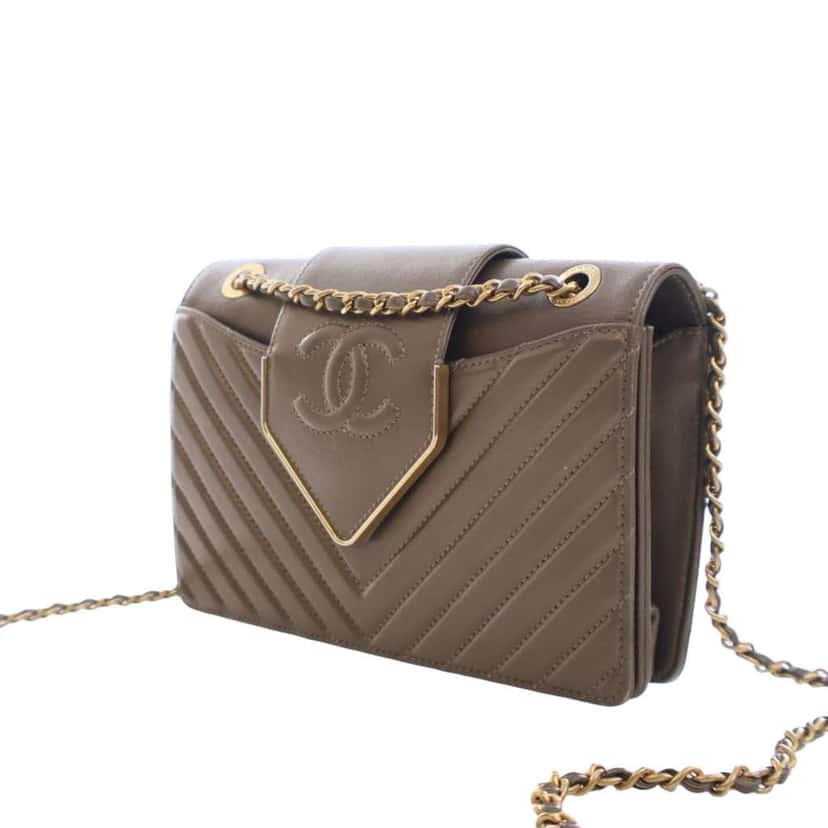 Chanel Mini Chevron Sheepskin Leather Collar and Tie Flap Brown Leather Good condition - Back View