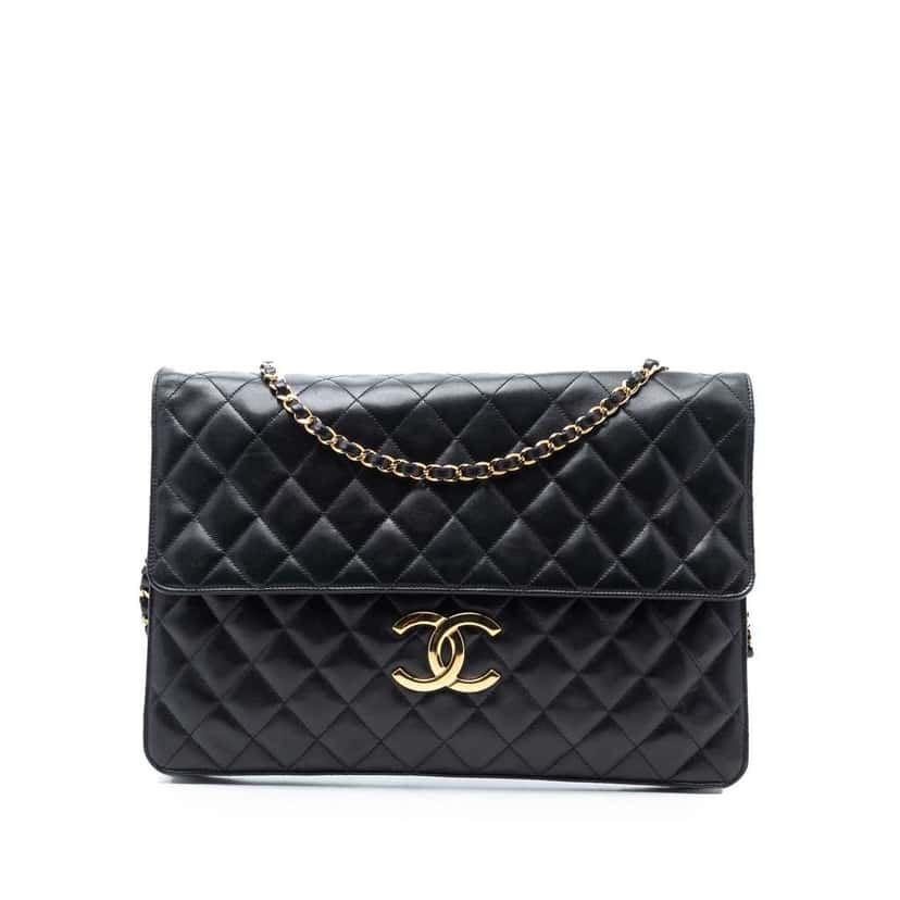 Chanel Maxi XL Quilted Lambskin Clutch with Chain Black Leather Good condition - Front View
