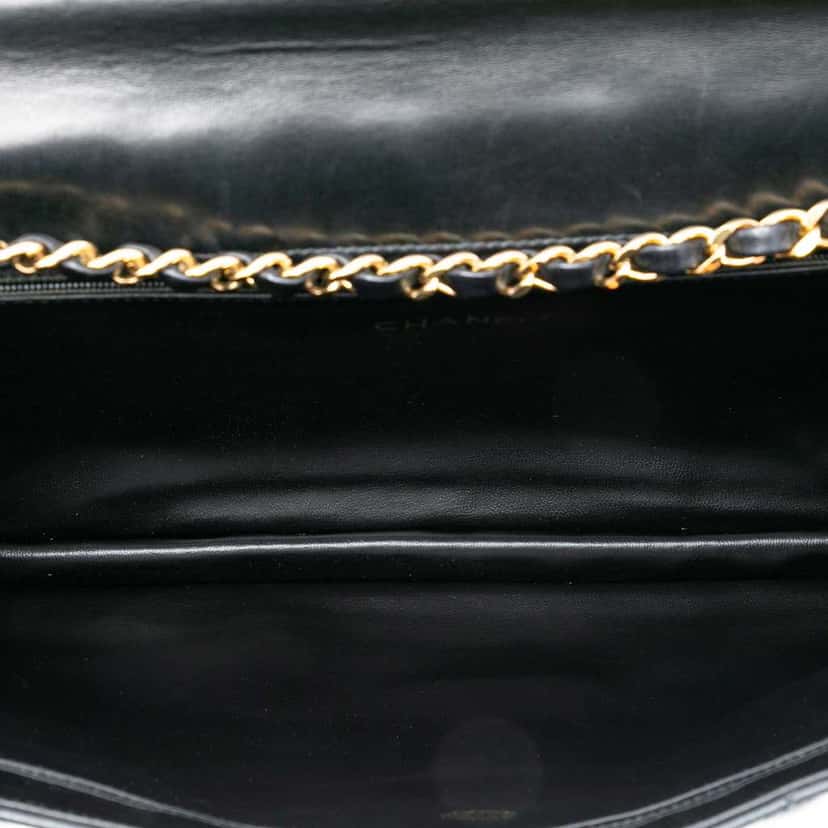 Chanel Maxi XL Quilted Lambskin Clutch with Chain Black Leather Good condition - Model View