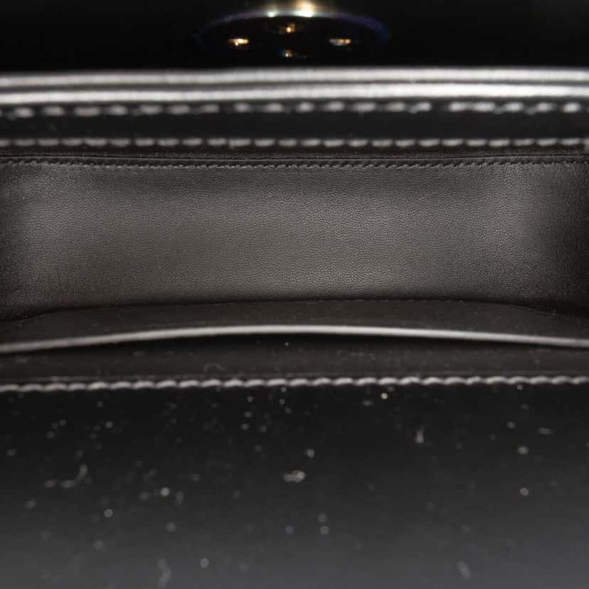 Burberry Small Leather Elizabeth Crossbody Black Leather Very good condition - Model View