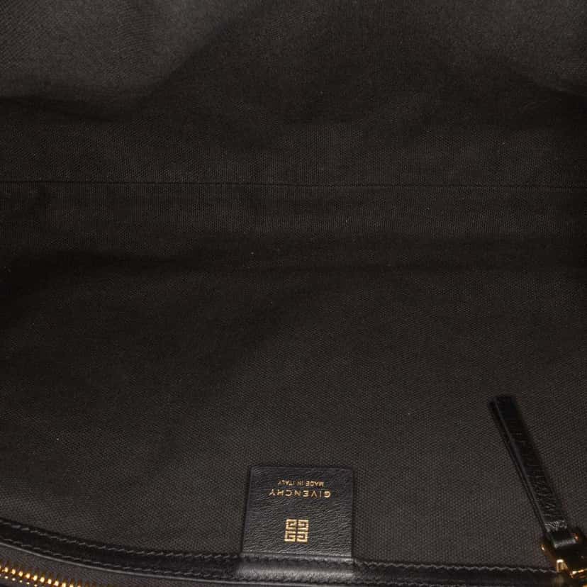 Givenchy Medium Leather Voyou Chain Crossbody Black Leather Good condition - Model View