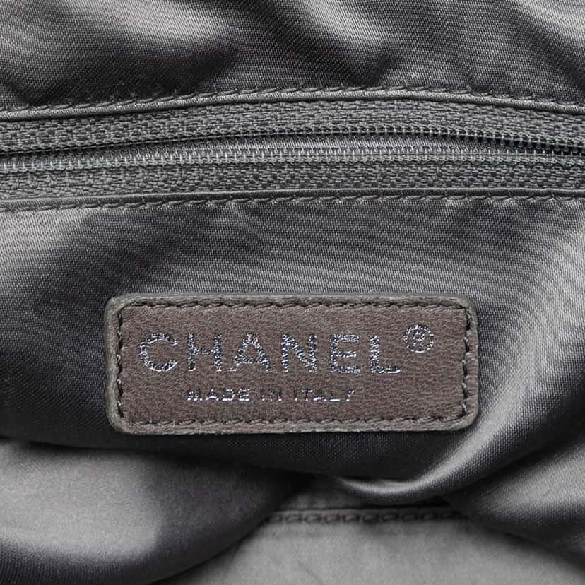 Chanel Calfskin Modern Chain Rhodoid East West Tote Black Leather Good condition - Box View