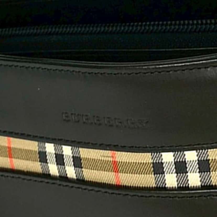 Burberry House Check Trimmed Leather Handbag Black Leather Good condition - Model View