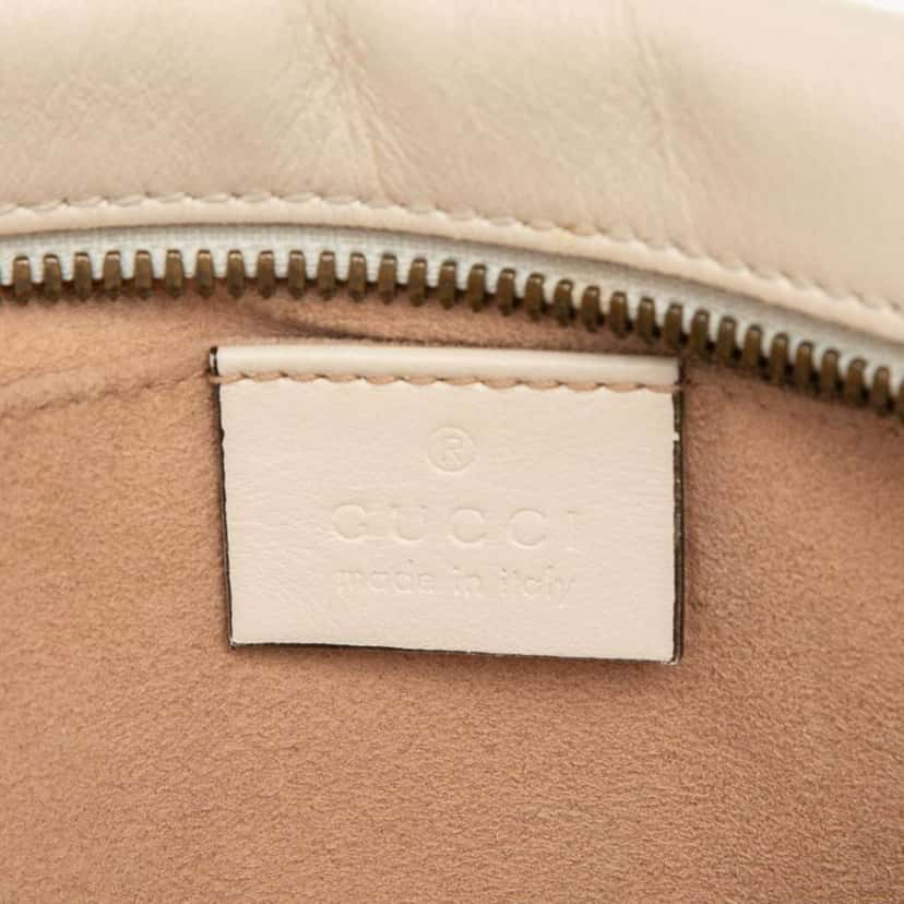 Gucci Small GG Marmont Matelasse Leather Crossbody White Leather Very good condition - Box View