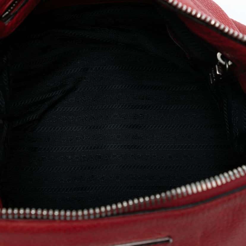 Prada Vitello Daino Shoulder Bag Red Leather Very good condition - Model View