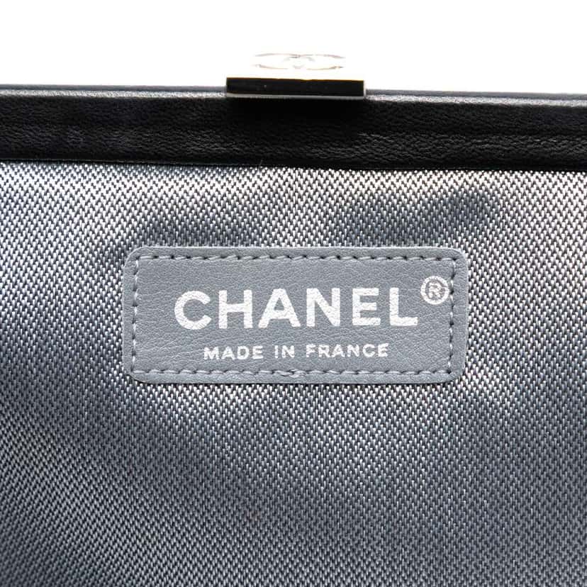 Chanel Quilted Lambskin Mademoiselle Ligne Clutch Black Leather Good condition - Box View