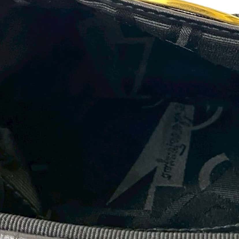 Salvatore Ferragamo Leather Vara Crossbody Black Leather Good condition - Model View