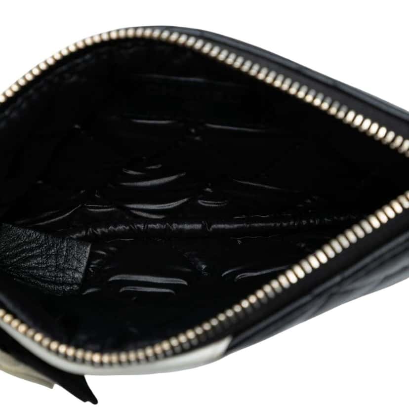 Chanel CC Quilted Lambskin Camellia Pouch Black Leather Good condition - Model View