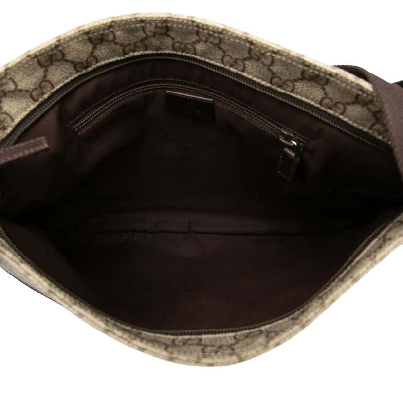 Gucci GG Supreme Crossbody Brown Canvas Very good condition - Model View