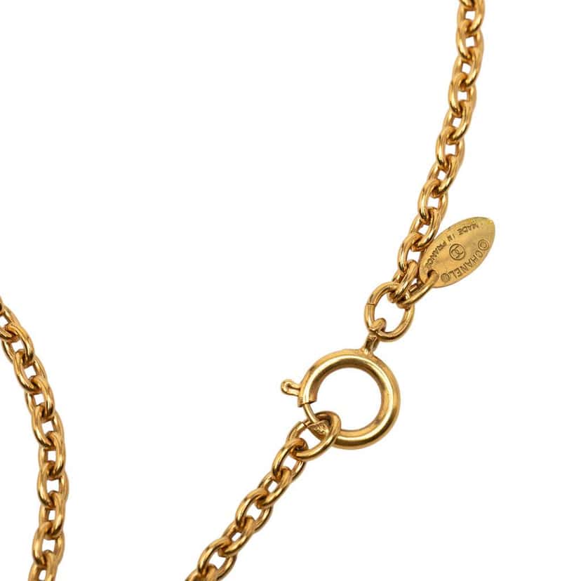 Chanel Gold Plated Quilted CC Pendant Necklace Gold Metal Very good condition - Model View