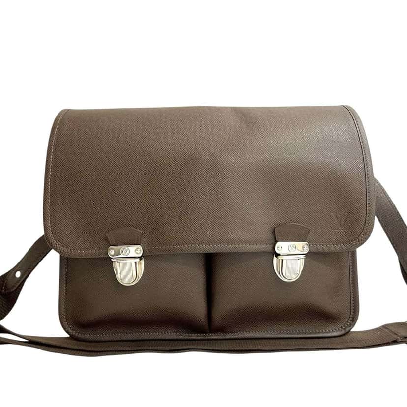 Louis Vuitton Taiga Alexei Messenger Brown Leather Good condition - Front View