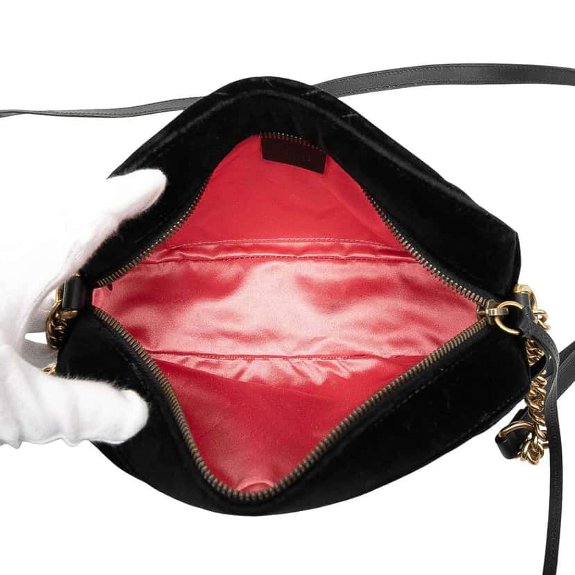 Gucci Small GG Marmont Matelasse Velvet Crystal Stars Crossbody Black Velvet Good condition - Model View