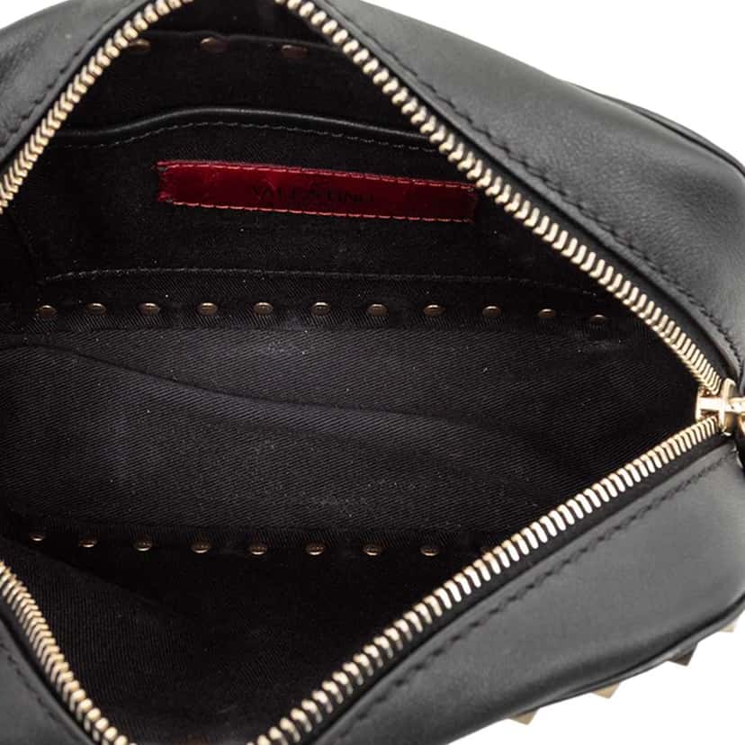 Valentino Leather Rockstud Camera Bag Black Leather Good condition - Model View
