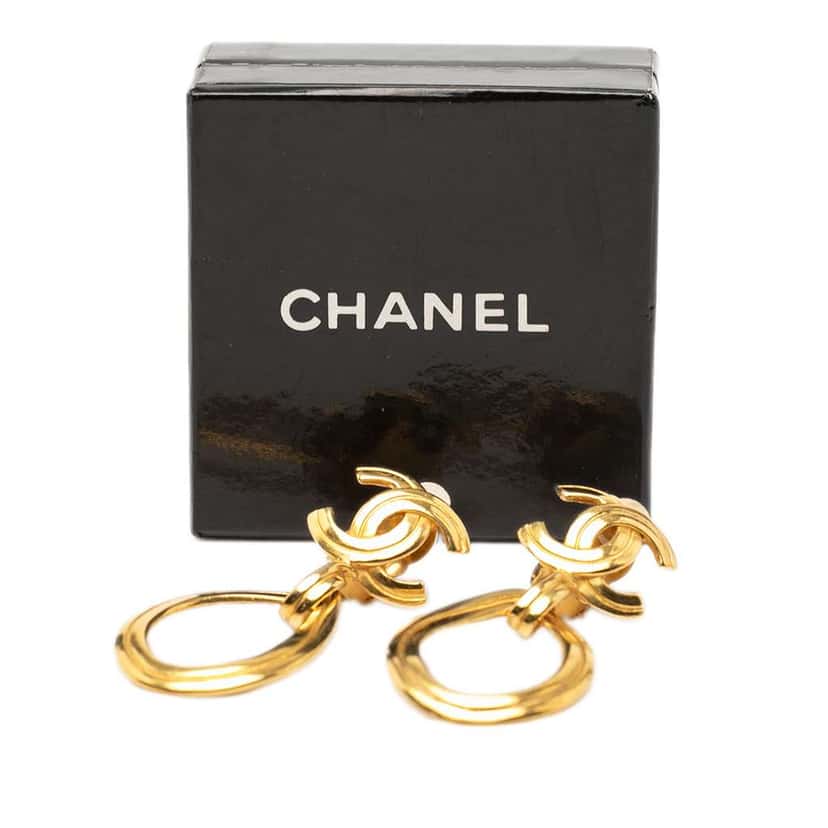 Chanel CC Gold Plated Teardrop Dangle Hoop Clip On Earrings Gold Metal Very good condition - Model View