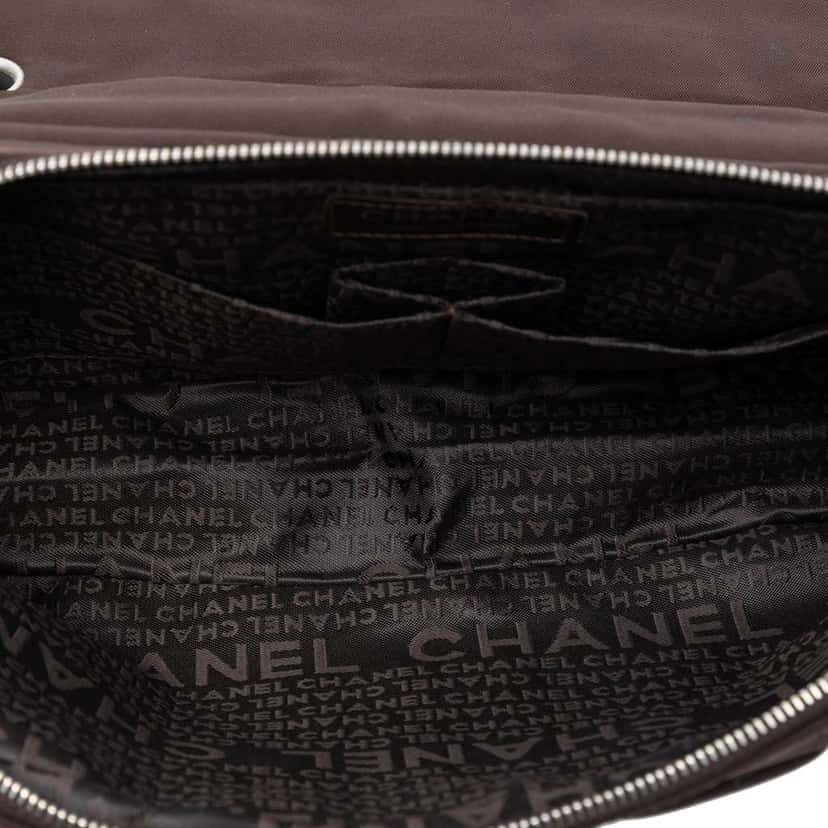 Chanel Medium Nylon Chocolate Bar Camera Flap Brown Good condition - Model View