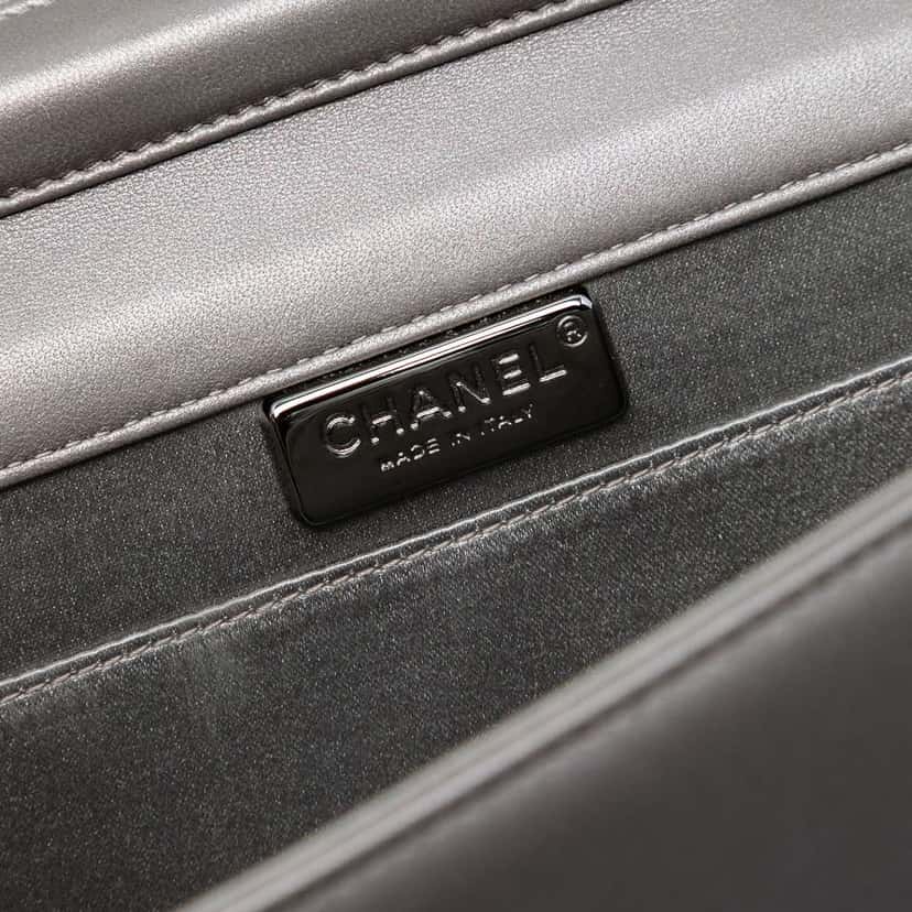 Chanel Small Lambskin Chocolate Bar CC Piercing Studded Chain Flap Grey Leather Very good condition - Model View