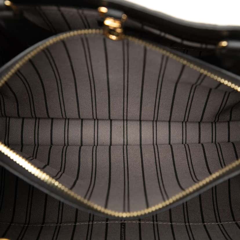 Louis Vuitton Monogram Empreinte Montaigne MM Black Leather Good condition - Model View