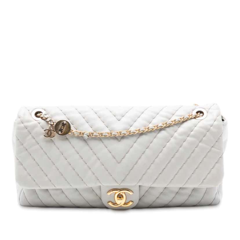 Chanel Jumbo Chevron Calfskin Surpique Flap White Leather Good condition - Front View