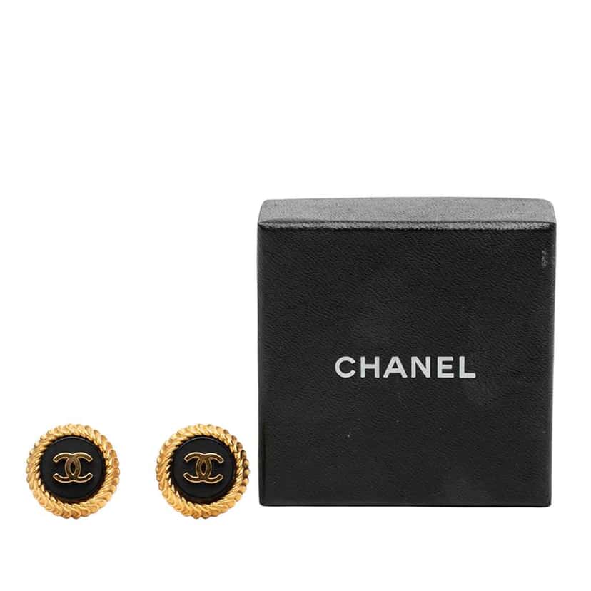 Chanel CC Gold Plated and Enamel Round Clip on Earrings Gold Metal Good condition - Model View