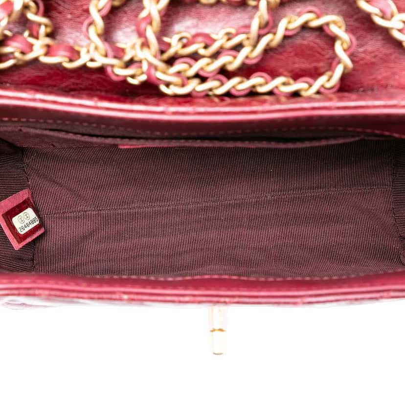 Chanel Small Chevron Aged Lambskin Hampton Flap Red Leather Good condition - Model View