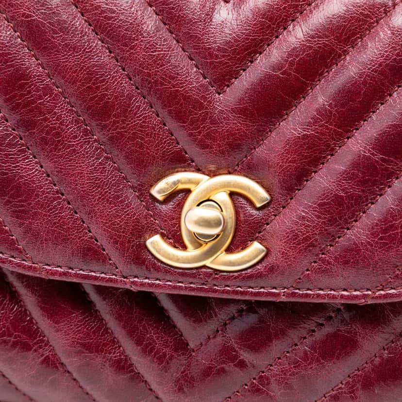 Chanel Small Chevron Aged Lambskin Hampton Flap Red Leather Good condition - Box View