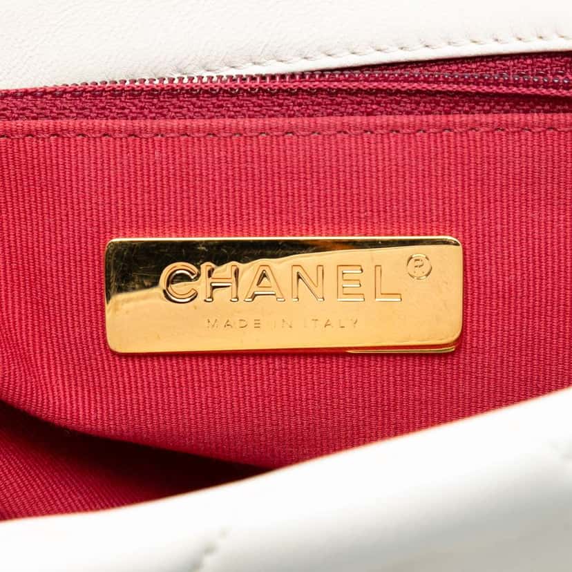 Chanel Medium Lambskin 19 Flap White Leather Very good condition - Box View