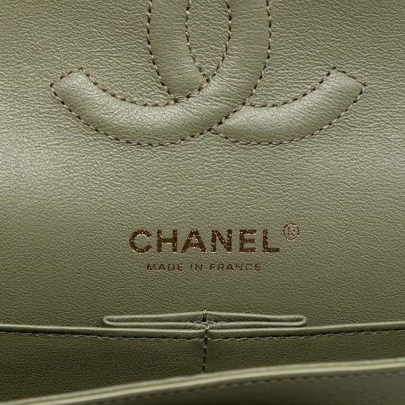 Chanel Medium Classic Chevron Lambskin Double Flap Green Leather Good condition - Box View