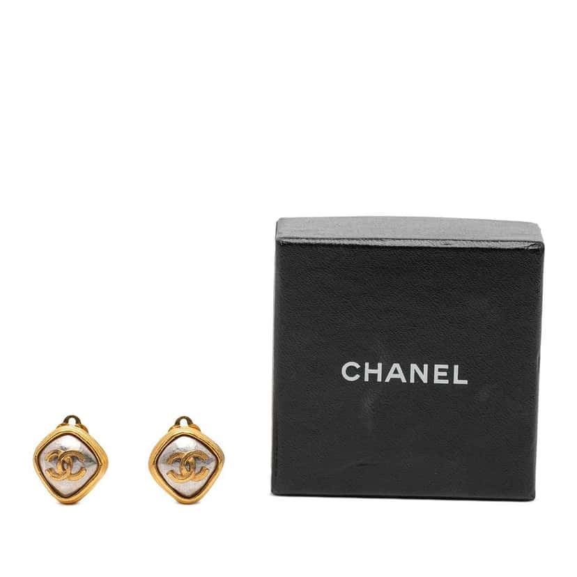 Chanel CC Gold Plated Diamond Shape Clip on Earrings Gold Metal Very good condition - Model View