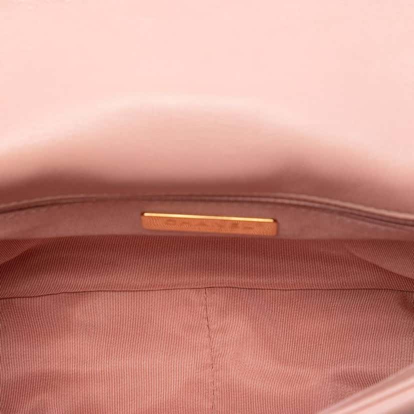 Chanel Medium Lambskin 19 Flap Pink Leather Very good condition - Model View