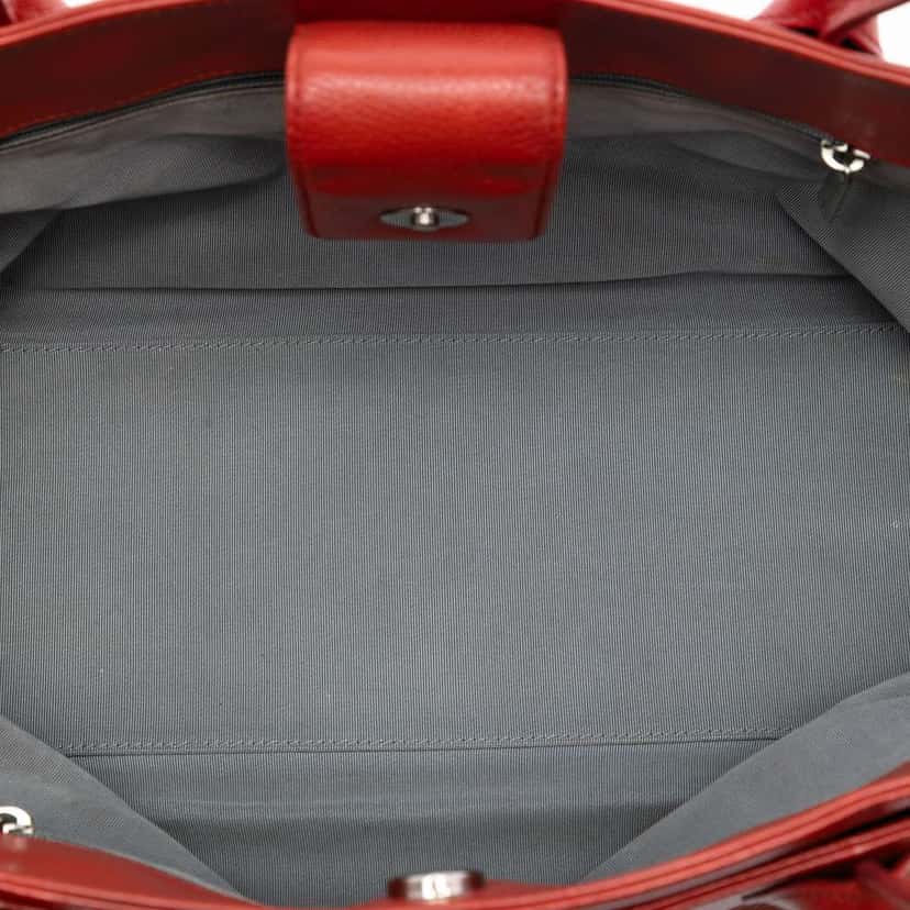 Chanel Small Calfskin Executive Cerf Tote Red Leather Good condition - Model View