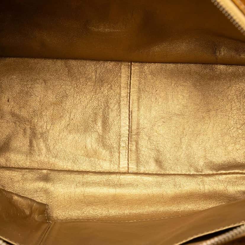 Chanel Metallic Patent Luxe Ligne Tote Bag Gold Leather Good condition - Model View