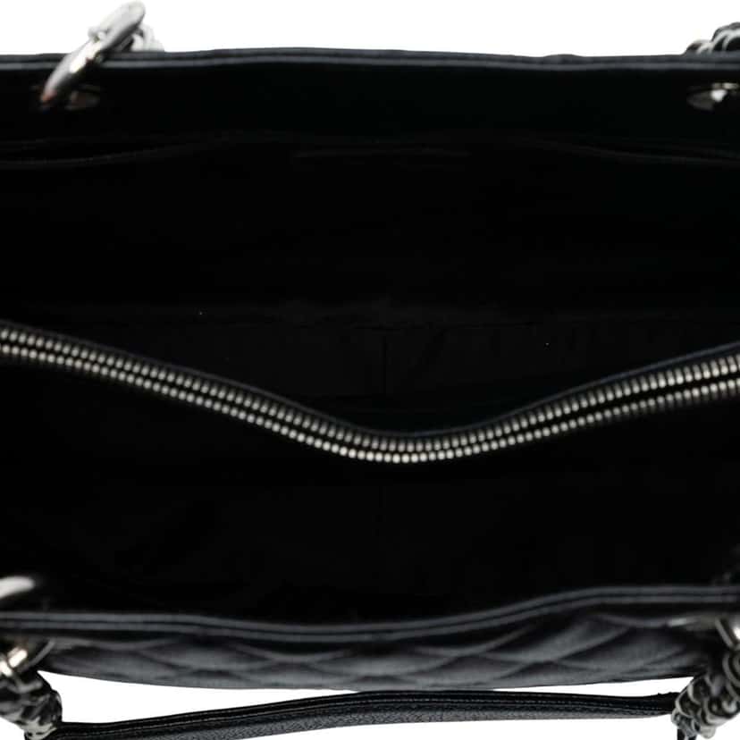 Chanel Caviar Grand Shopping Tote Black Leather Good condition - Model View