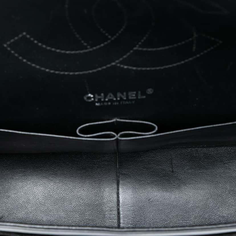 Chanel Jumbo Classic Patent Double Flap Black Leather Good condition - Model View