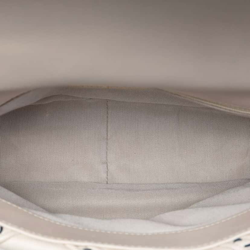 Chanel Medium Lambskin Stitched 19 Flap White Leather Very good condition - Model View