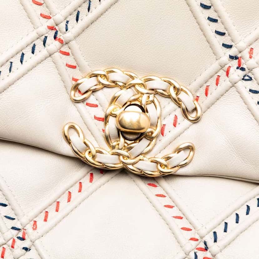 Chanel Medium Lambskin Stitched 19 Flap White Leather Very good condition - Box View
